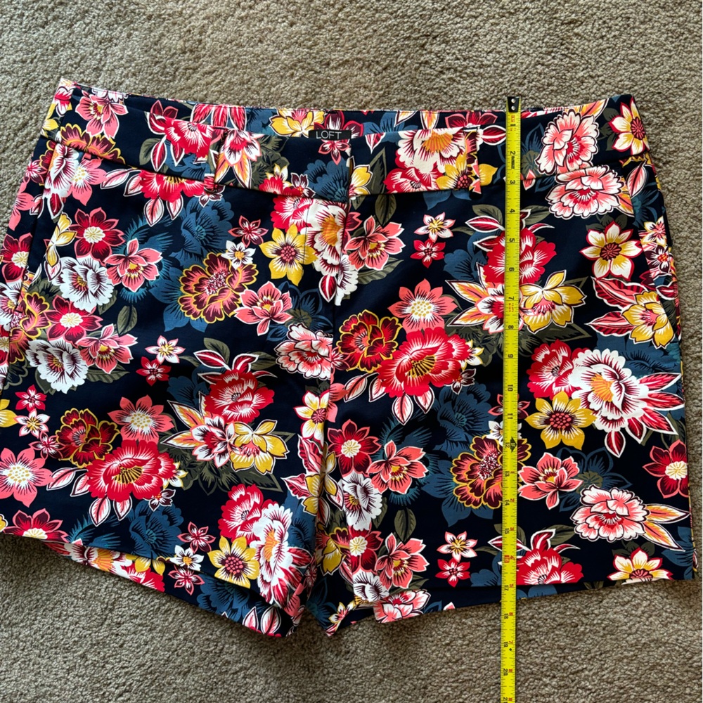 LOFT Plus Floral Shorts. Size 20